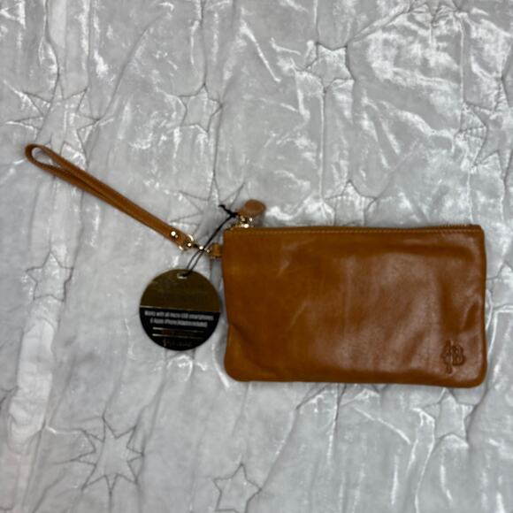 NWT Handbag Butler Mighty Purse Brown Leather Zip Phone Charging Wristlet - Picture 1 of 7